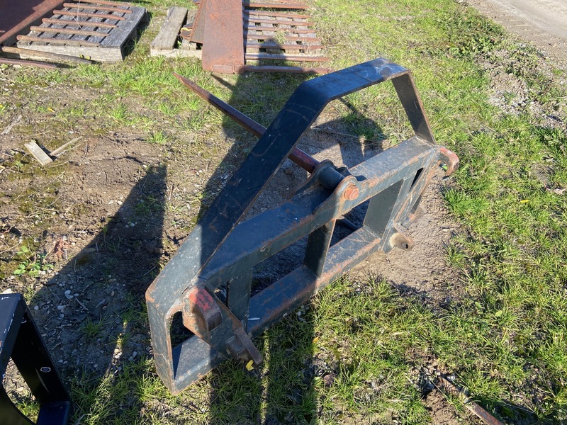 Attachments  Euro Bale Spear - 3 Prong Photo